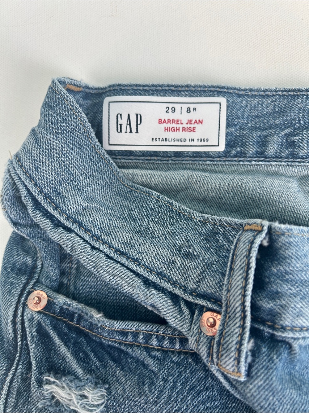 GAP Jeans Cropped Distressed High Rise Barrel Jeans Women’s Size 8 Blue Denim - Picture 2 of 12